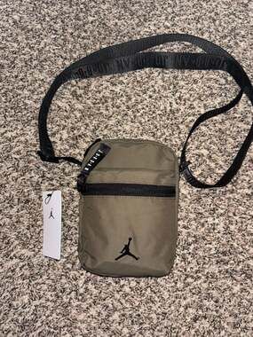 Jordan Airborne Festival Bag in Medium Olive
